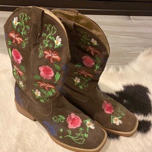 Woman’s Size 9 Roper Square Toe Cowgirl Boots!